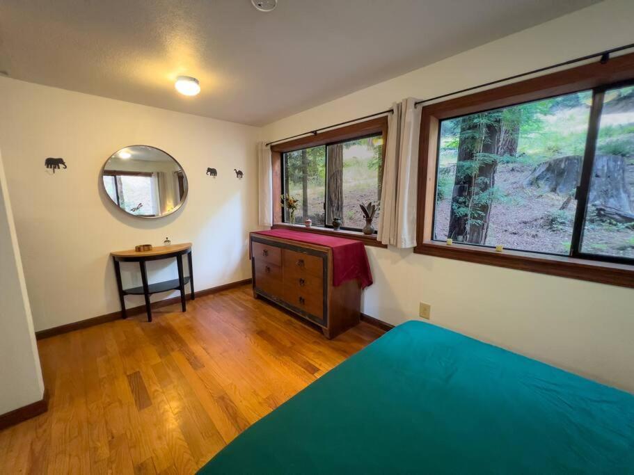 Little House In The Redwoods With A Hot Tub! Apartment Garberville Ngoại thất bức ảnh