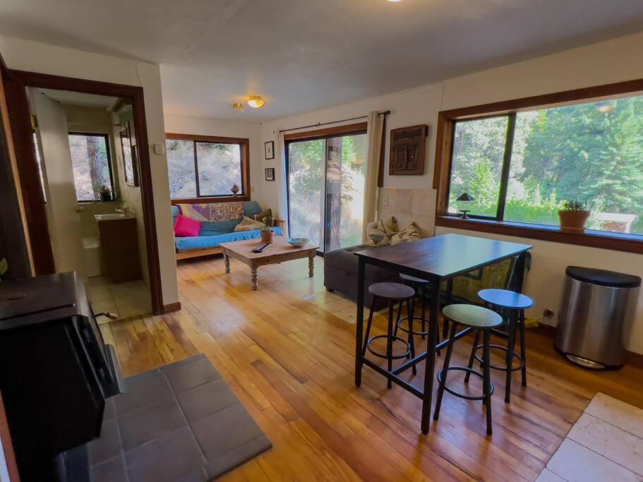 Little House In The Redwoods With A Hot Tub! Apartment Garberville Ngoại thất bức ảnh