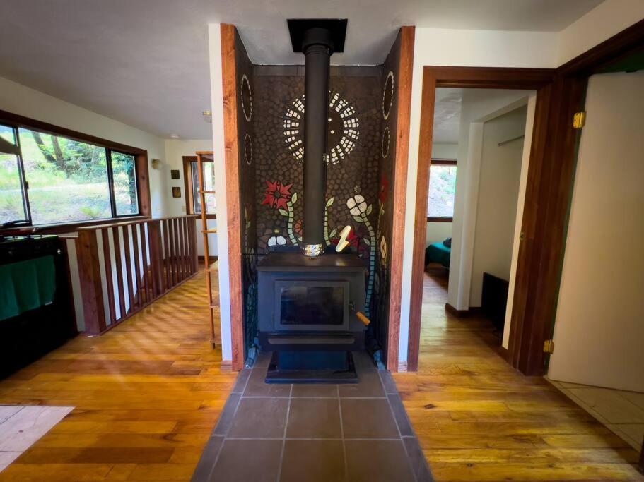 Little House In The Redwoods With A Hot Tub! Apartment Garberville Ngoại thất bức ảnh